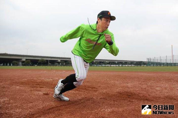 ▲崇越昨(9)日於台北市觀山棒球場辦理「鈴木尚廣見習會」，指導台灣棒壇跑壘技巧。（圖／崇越隼鷹提供）