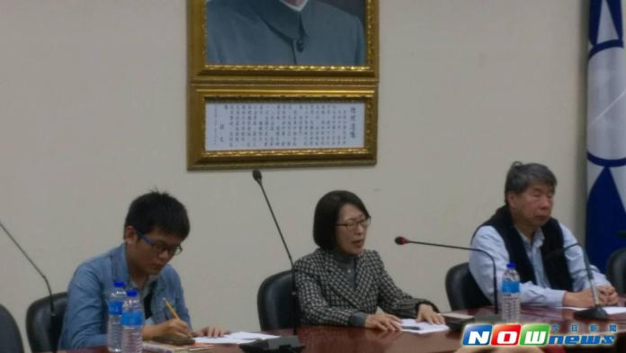 ▲孫文學校23日在國民黨中央舉辦座談，評價前總統馬英九功過，台大政治系榮譽教授張麟徵表示，馬英九沒有處理好國民黨的核心價值也就是放棄兩岸終極統一與認同問題，政策立場退縮、抗壓性低，造成國民黨今日衰弱。。（圖／記者戴祺修攝,2017.03.23）