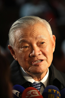 前行政院長唐飛（圖）22日晚間因為在晶華酒店的樓梯上摔倒，23日上午在三軍總醫院進行小手術。唐飛家人表示，他術後復原良好， 預計明後天就可以出院。（檔案照片）中央社　106年3月23日