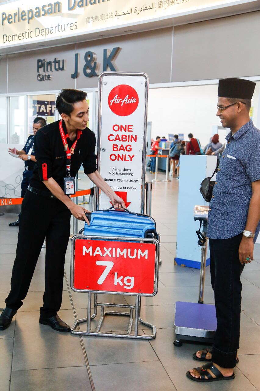 ▲搭乘廉價航空要注意隨身行李的尺寸及重量，以免遭收取額外費用。（圖／AirAsia）
