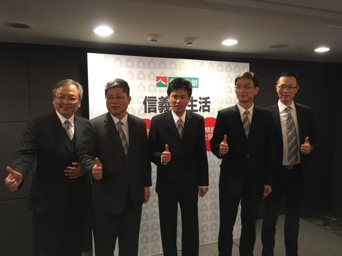 ▲信義代銷再推全房產三大策略拚成長\\(左起信義代銷許振威副總、呂信銓副總、李少康總經理、董憲成副總、研展部楊國昌經理\\)（圖／信義代銷提供）
