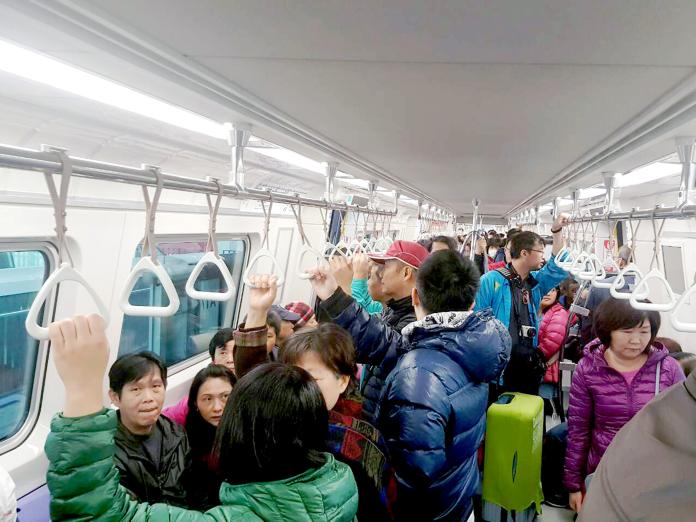 ▲機捷通勤族好康，3百人以上團體票享5折優惠。（圖／翻攝自桃園捷運公司）