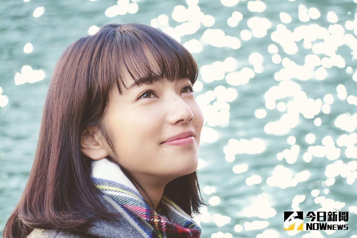 ▲不當冰山美人，小松菜奈《明天，我要和昨天的妳約會》靠「小動作」耍可愛。（圖／采昌國際多媒體，2017.03.02）