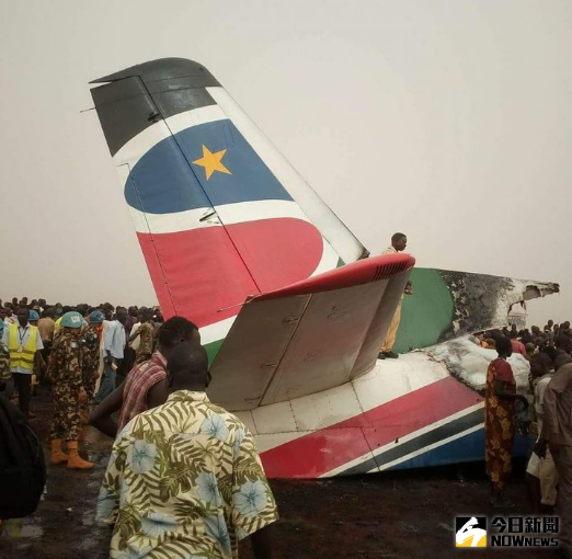 ▲南蘇丹一架客機墜毀，機上44人全數生還。（圖／翻攝自The National Courier推特）