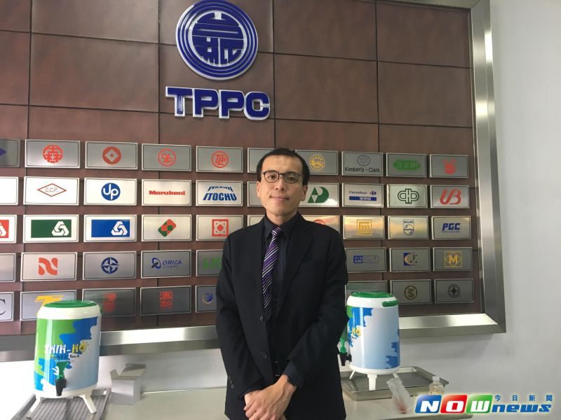 ▲台紙歷經54天的經營權紛爭，3月13日終於落幕，台紙新董座許良宇上任，同時也說明總經理余美玲沒有進入董事會的原因。（圖／台紙提供）