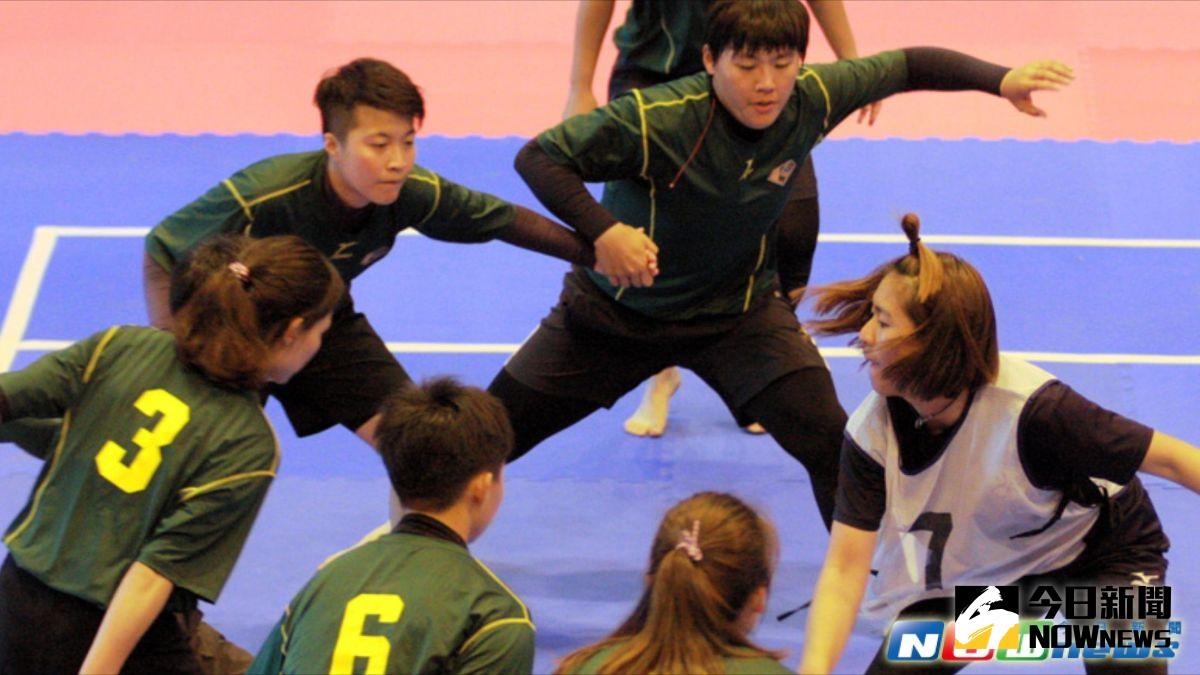 ▲卡巴迪有時候被稱為是一項遊戲的運動，但是他卻看上去很簡單，並沒有其他球類比賽很絕妙的戰略。卡巴迪起源於南亞，是一種狀似民間的“老鷹抓小雞”遊戲的運動；也是印度和巴基斯坦青年男子的民間體育運動項目。（圖／記者宋德威翻攝，2017.3.25）