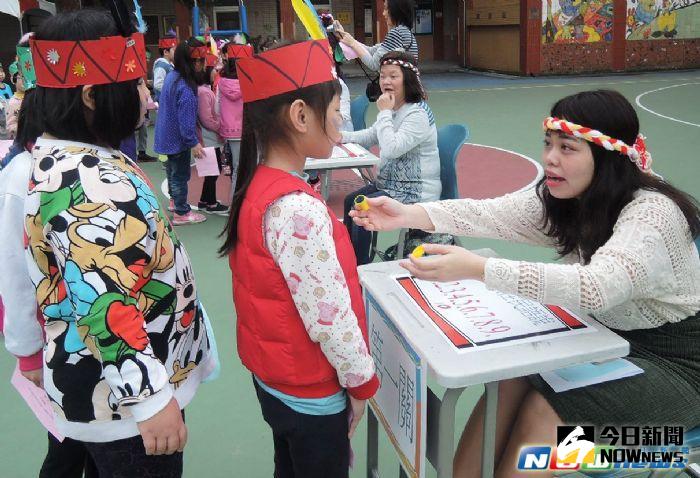 ▲慶祝兒童節，桃園山頂國小設計多項闖關遊戲，小朋友們玩得不亦樂乎。（圖／山頂國小提供,2017.3.31）