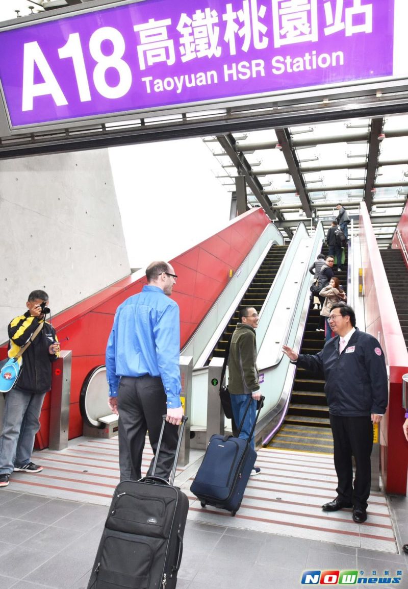 鄭文燦再度視察機場捷運，針對高鐵轉乘關注國內外乘客需求。（圖／桃園市政府提供）