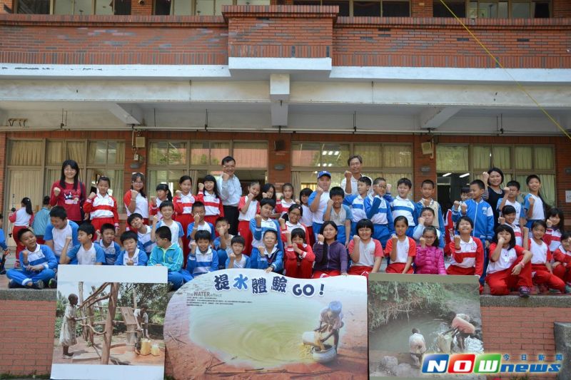 ▲屏東市信義國小透過水資源的生命教育與體驗，讓學生體驗缺水地區的取水艱難。（圖／記者陳宗傑攝,2017.3.27）