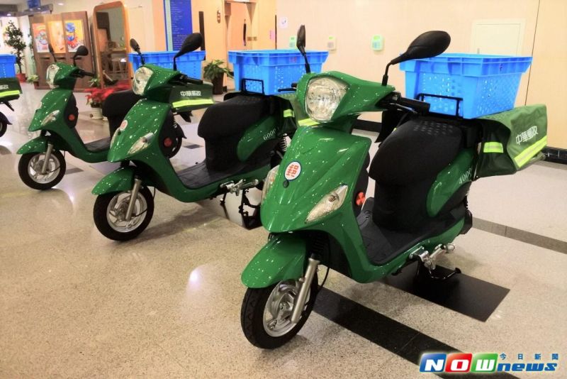 ▲中華郵政公司今年起將租用千輛電動機車，建立綠能電動機車車隊送郵，首發試辦區域為都會區郵局，並計劃於7年內全面汰換汽油機車。（圖／記者王苡嫣攝 2017.01.06）