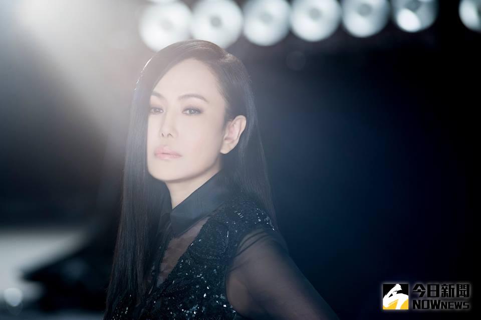 ▲江蕙封麥後依舊關注時事，也經常捐款做公益，私下支助咖哩店做愛心待用餐，讓店家相當感恩。（圖／翻攝自江蕙臉書）