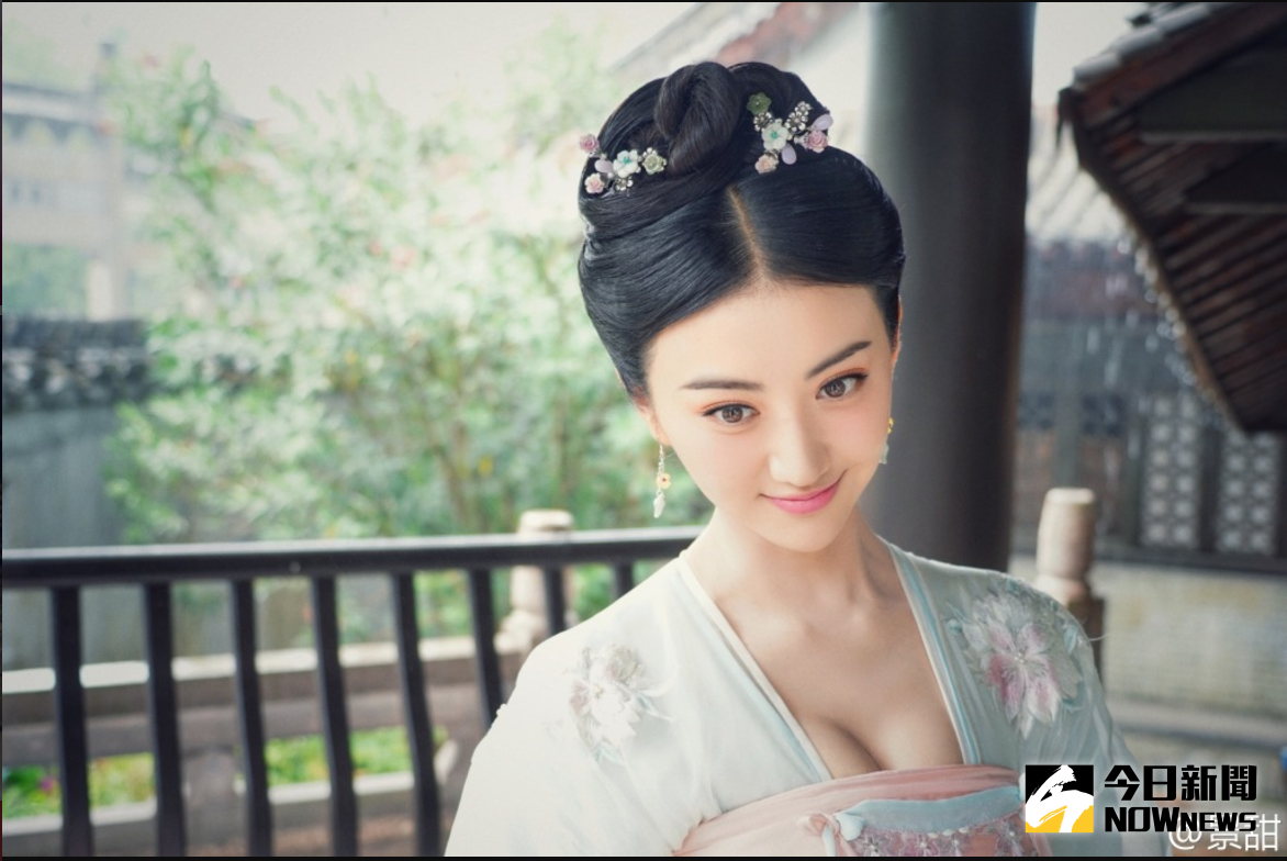 ▲《大唐榮耀》剛完結，景甜仍忙不停。（圖／翻攝自景甜微博，2017.03.07）