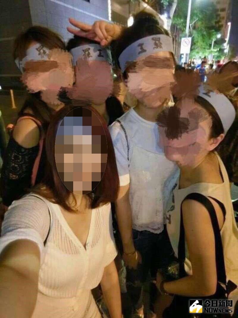 ▲許女於華航罷工時因一張照片瘋傳引起關注，之後遭丈夫控告涉嫌偽造文書。（圖／翻攝自網路）