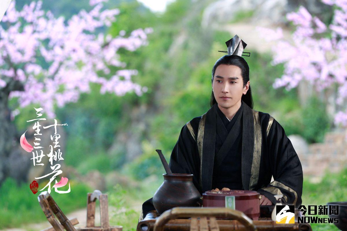 ▲趙又廷演活夜華一角，從不被看好到鹹魚大翻身，粉絲也跟著翻倍。（圖／翻攝自三生三世十里桃花微博，2017.02.27）