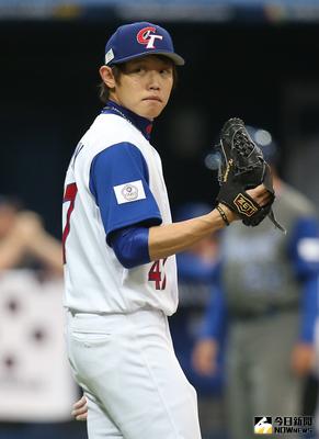 第4屆世界棒球經典賽（WBC）中華隊7日首戰以色列隊，第2任投手陳冠宇(圖)在第3局被拉凡威敲2分全壘打，接著又被連續安打，中華隊換上投手蔡明晉。中央社記者張新偉首爾攝  106年3月7日