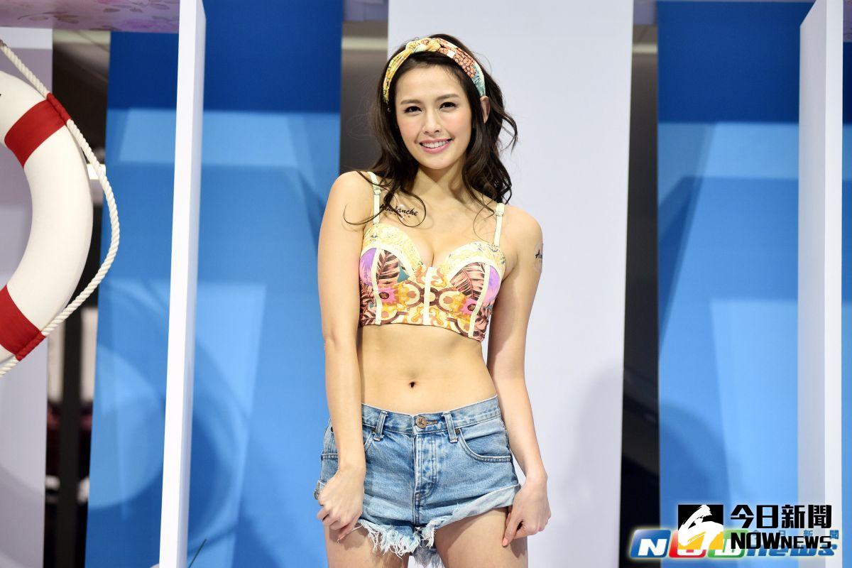 ▲袁艾菲泳裝走秀 。（圖／記者林柏年攝，2017.3.25）