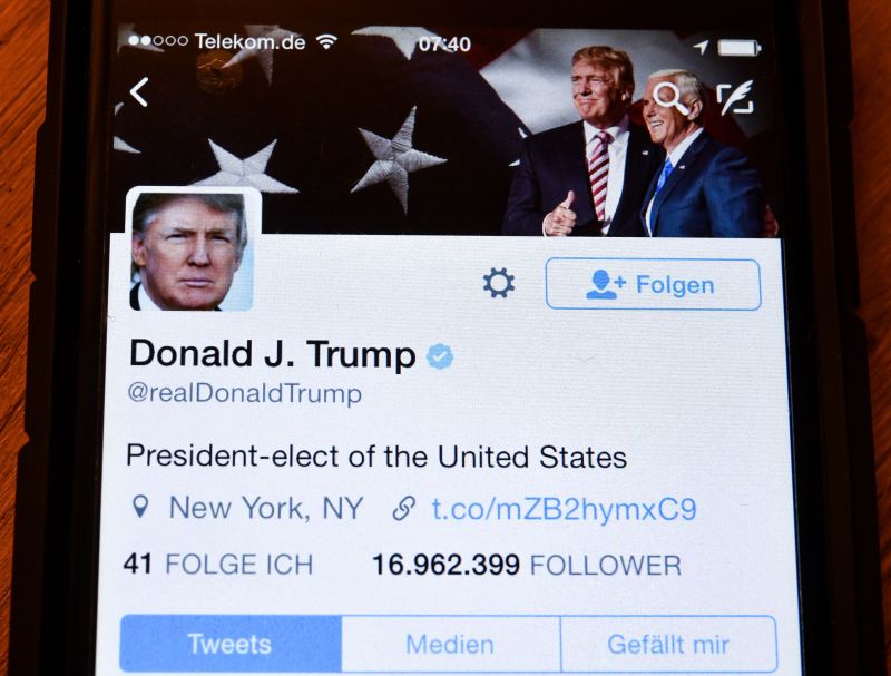 ▲川普的個人推特帳號追蹤者眾，甚至比交接的美國總統帳號還多粉絲。（圖／達志影像／美聯社）