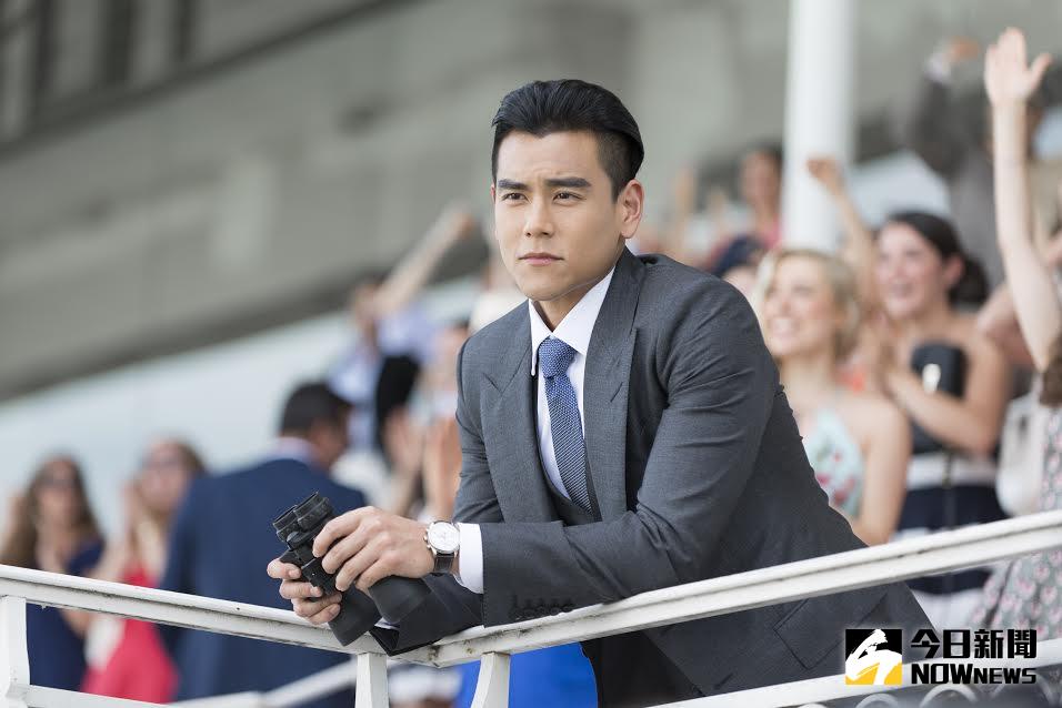 ▲優雅男神彭于晏法國拍腕錶大片，紳士西裝帥翻全場。（圖／公關提供）