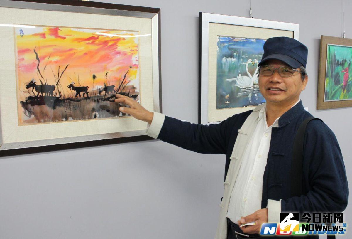 ▲藝術家劉興治於2005年自創流彩創意畫法，流彩畫大筆揮灑痛快作畫、能在作畫中真正享受作畫的快感。（圖／記者蘇榮泉攝，2017.03.09）