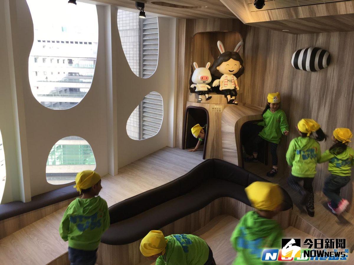 ▲瑞軒科技公司、瑞信兒童醫療基金會捐贈給亞東醫院的「海與森林」兒童遊戲室，今（27）日在亞東醫院11D小兒病房區啟用。（圖／記者陳志仁攝，2017.3.27）