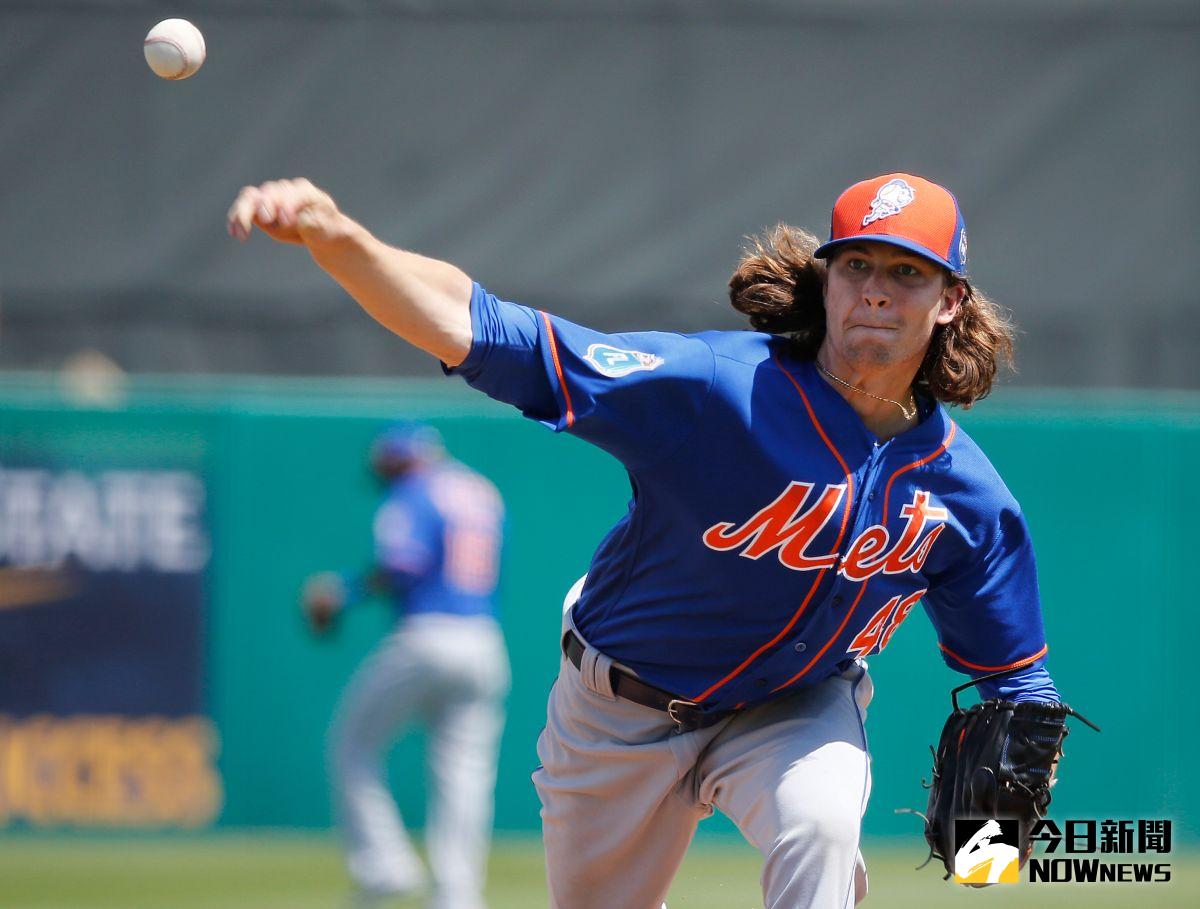 ▲大都會「飄髮哥」Jacob deGrom此役對馬林魚主投3局無失分。（圖／美聯社／達志影像）