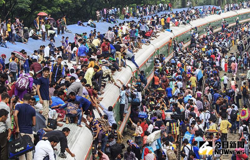 看過這樣的場面，你還敢說自己上班路擁擠嗎？