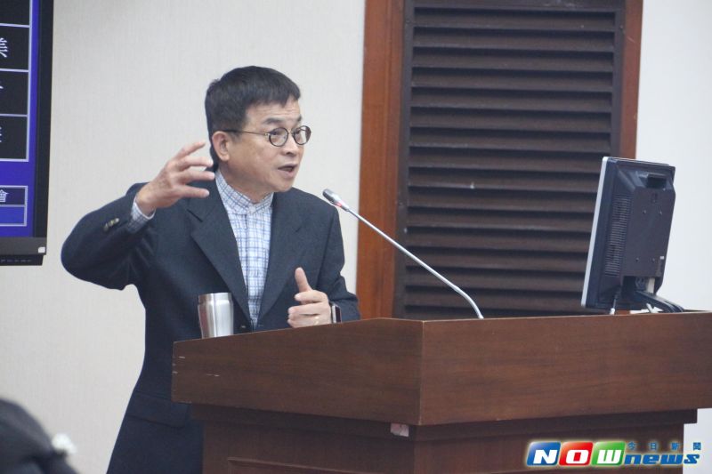 ▲立法委員賴士葆痛批政府追殺黨產可追溯到70年前，但過去違憲超收的稅金卻不退給民眾。（圖／記者林昱均攝,2017.03.01）