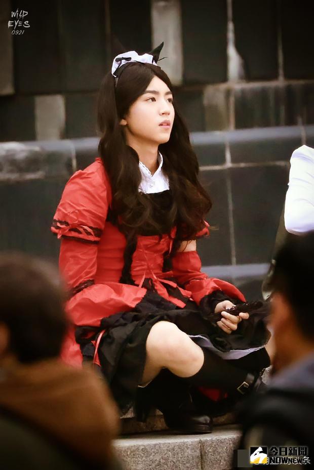 王俊凱女裝照。