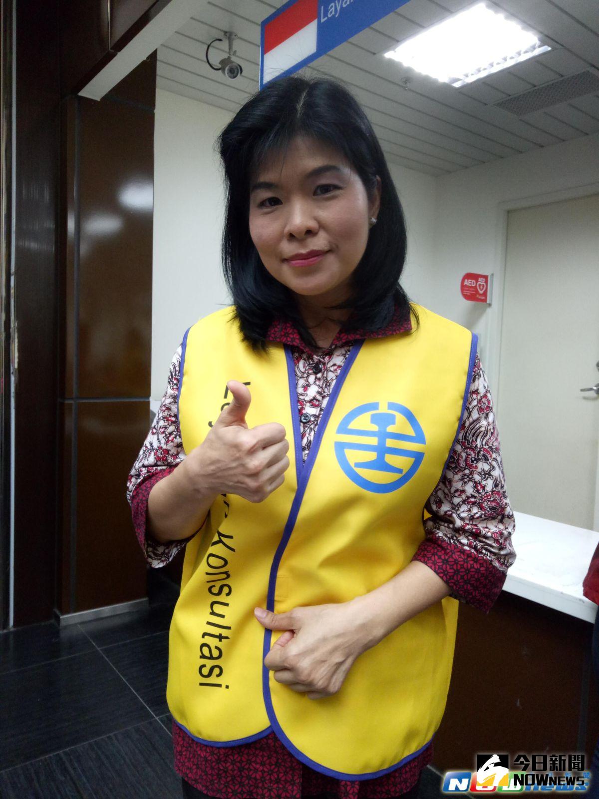 ▲印尼華僑林玉娟來台30年，現在假日在台鐵台北站擔任印尼語服務員。（圖／記者林縉明攝影）