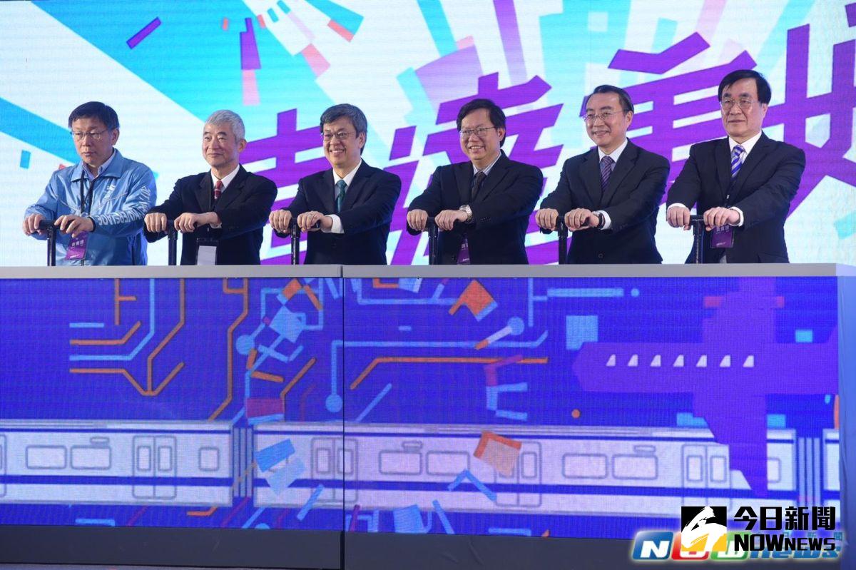 ▲桃園機場捷運2日正式通車，路線行經的縣市長，桃園市長鄭文燦、新北市副市長李四川、台北市長柯文哲，以及機捷公司董事長劉坤億、交通部長賀陳旦出席通車典禮。（圖／記者陳明安攝影2017.3.2）