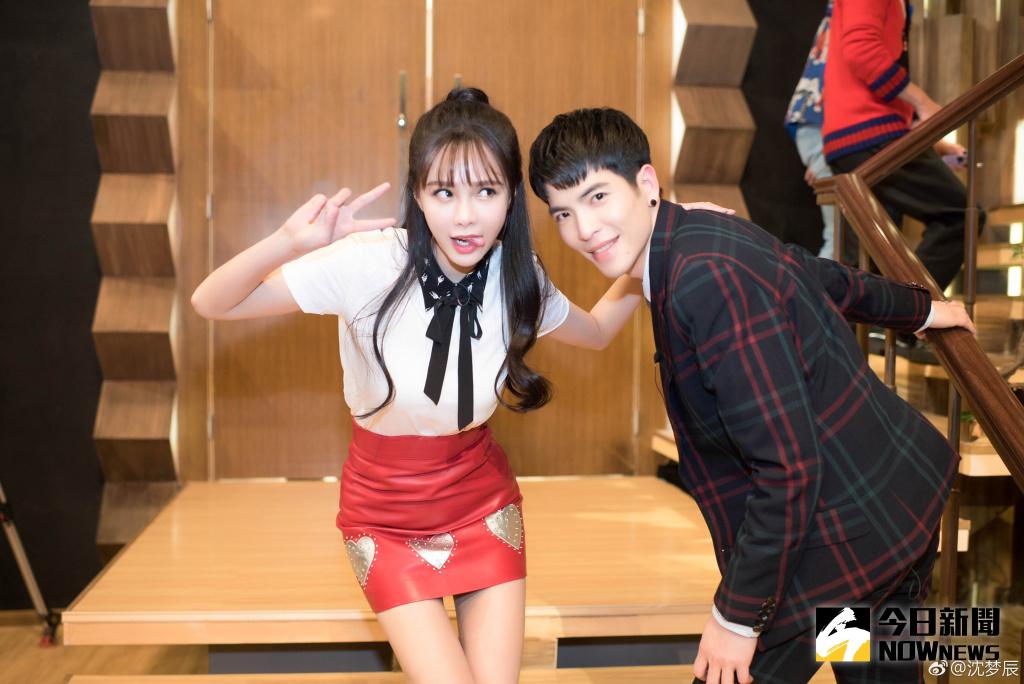 ▲《歌手》經紀人沈夢辰力挺蕭敬騰領軍的獅子合唱團奪冠。（圖／翻攝自沈夢辰微博，2017.03.14）