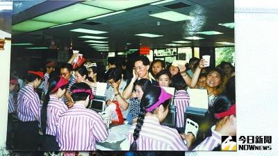 麥當勞王府井餐廳，1992年。