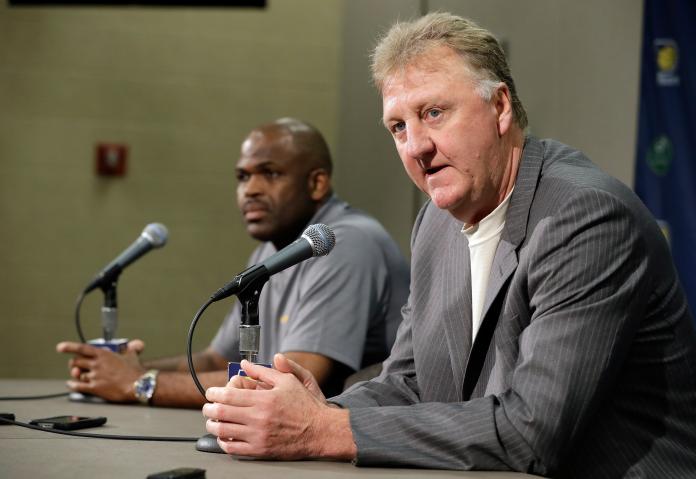 ▲Larry Bird（右）辭去溜馬總裁一職。（圖／美聯社資料照／達志影像）