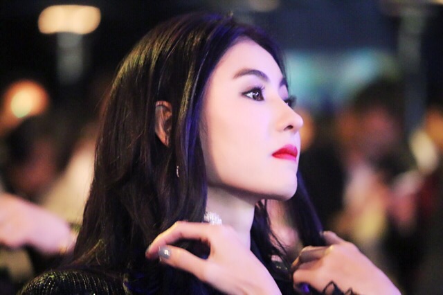 張柏芝中英混血。