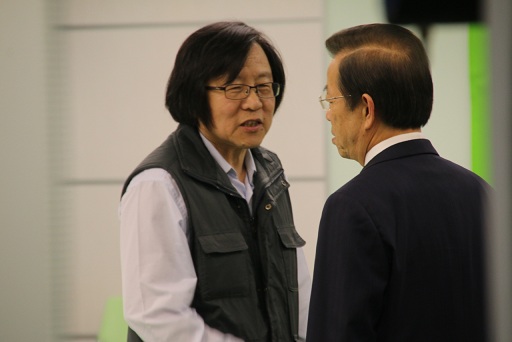 ▲民進黨中國事務委員會今（9）日下午召開第二次會議，久未露面的「綠營石內卜」邱義仁，外型沒多大改變。（圖／民進黨聯誼會提供）