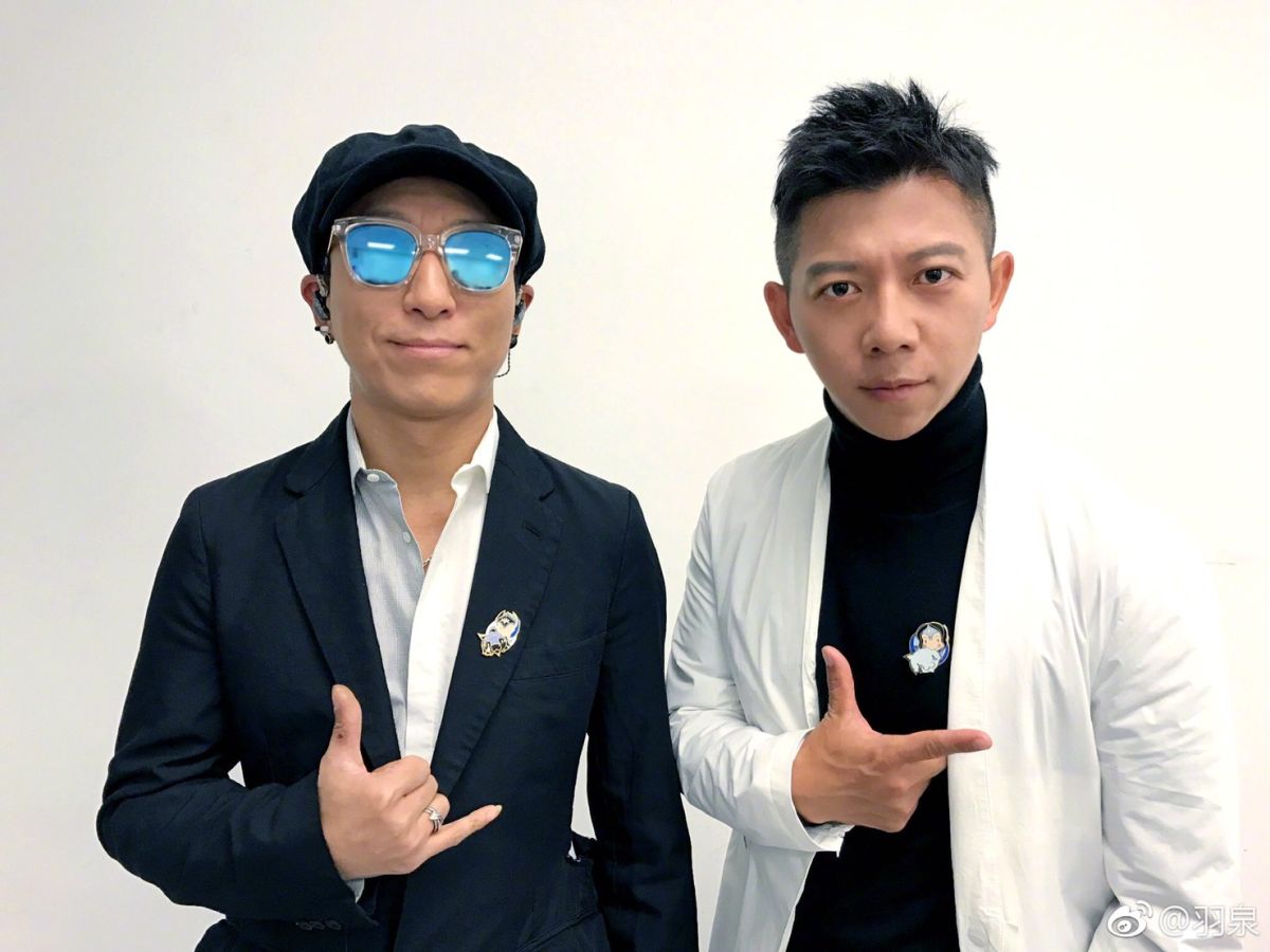 ▲對於搭檔陳羽凡（左）宣布退出演藝圈，胡海泉也貼出「定情曲」回應。（圖／翻攝自羽泉微博，2017.04.16）