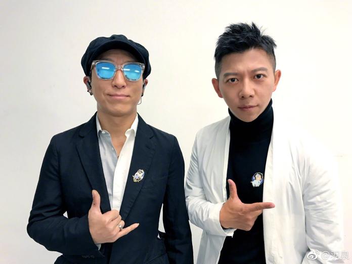 ▲對於搭檔陳羽凡（左）宣布退出演藝圈，胡海泉也貼出「定情曲」回應。（圖／翻攝自羽泉微博，2017.04.16）