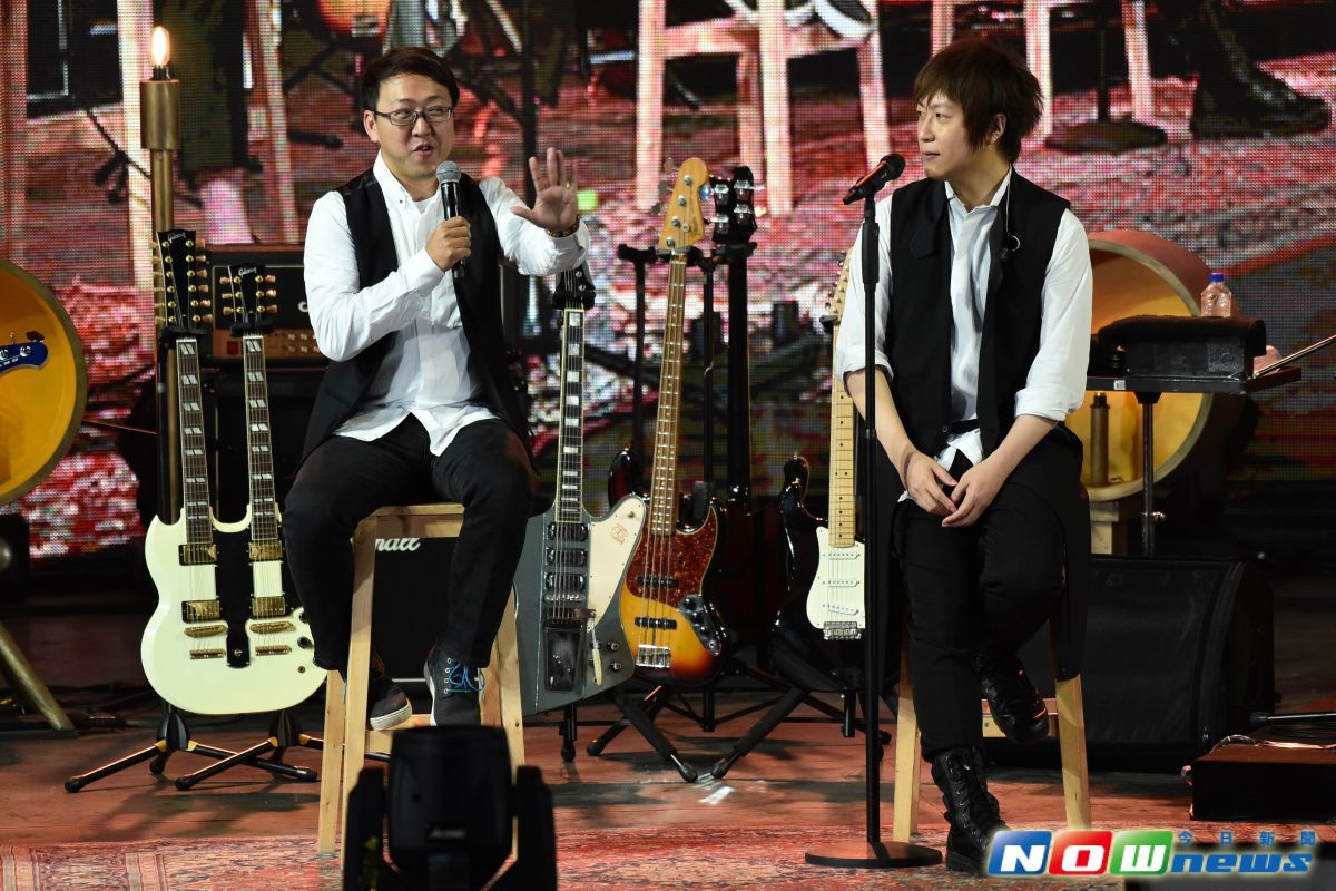 ▲原來，當年連阿信也不認同「達叔」（左）的專業。（資料照，2017.04.05）