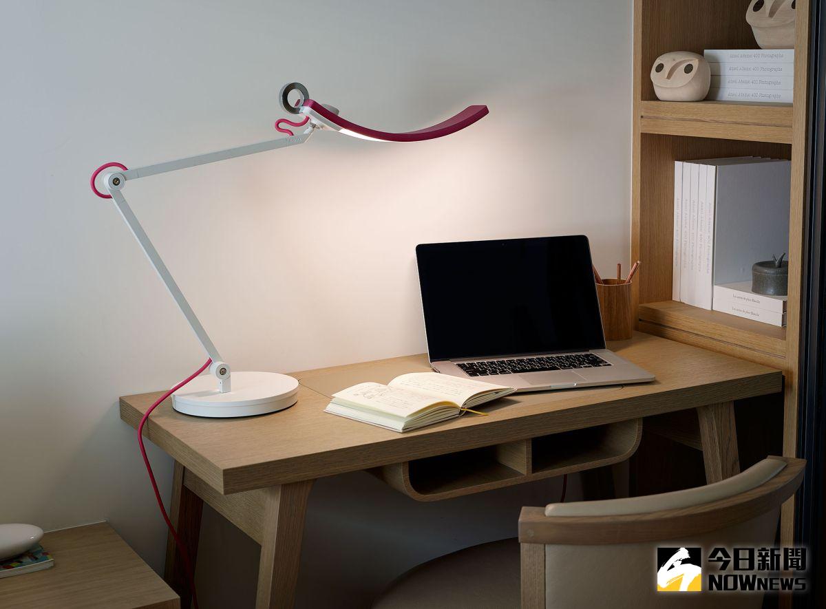 ▲WiT螢幕閱讀檯燈在設計上的最特別之處在於能調整色溫。（圖／公關照片）