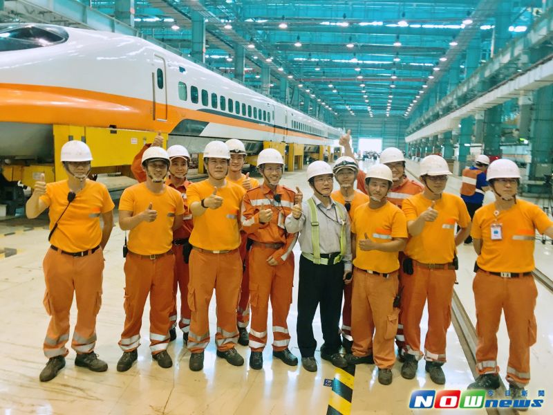 ▲台灣高鐵今天首度曝光轉向架裝卸的過程，在燕巢總機廠進行BI檢修作業情形。（圖／記者宋德威攝，2017.4.27）