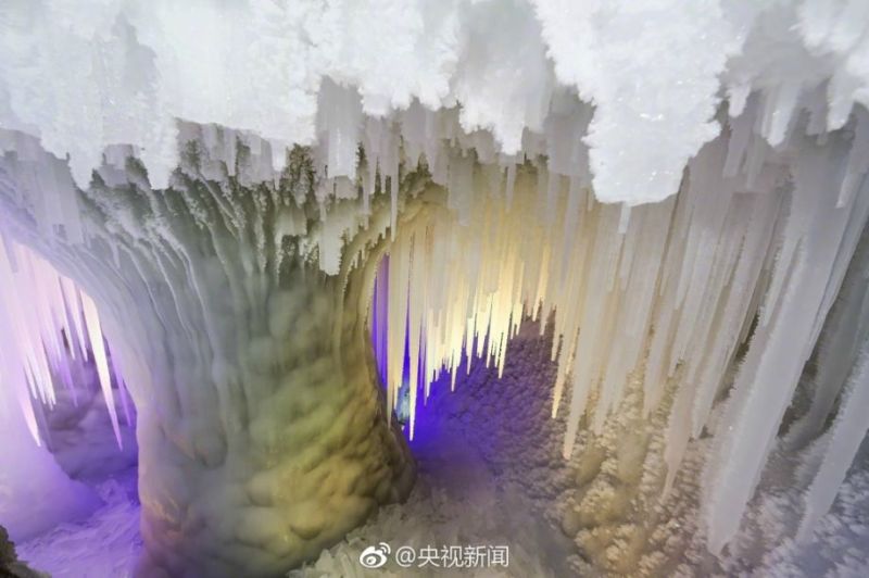 萬年冰洞美景。