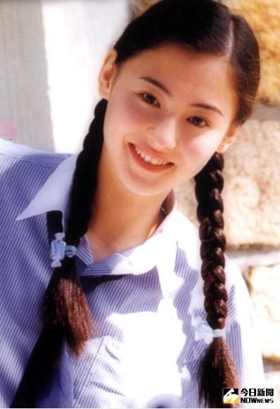 張柏芝16歲時清純照。