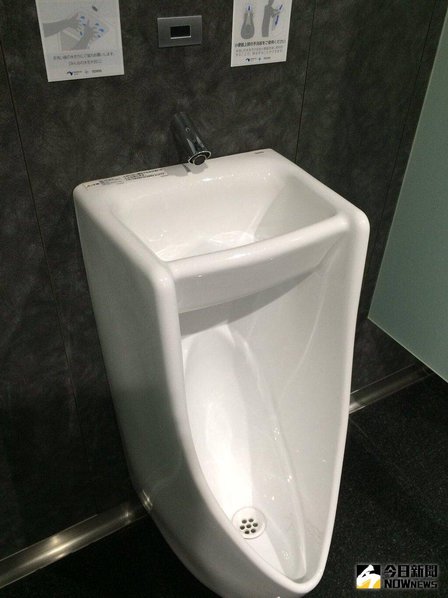 ▲這款小便斗上頭有個洗手台。（圖／取自すぺんど推特）