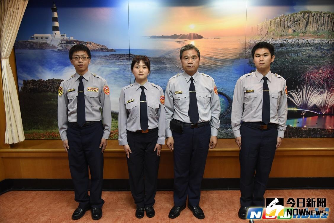 ▲縣警察局於11日局務會報進行授階儀式，由劉局長親自為新任張副局長，授予三線一星，另為近期陞任警務員林明輝、張韾文、黃國郝，授予二線二星，讓陞職人員感受晉升的榮譽感。（圖／縣府新聞科提供）