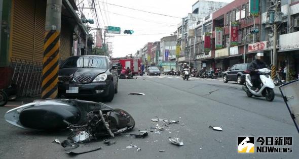 ▲李婦為救兒子，慘遭灑水車輾斃。（圖／社會中心翻攝）