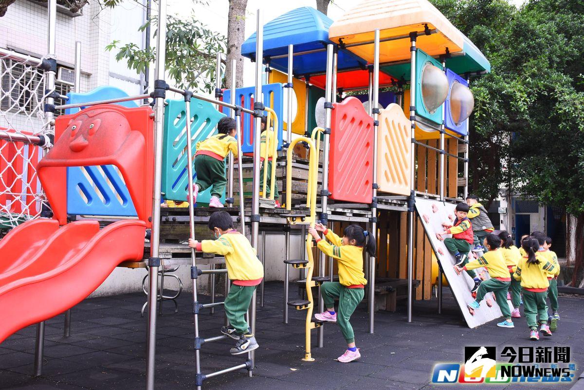 ▲幼兒園小朋友們開心的體驗國小學校的遊樂設施，每個人都笑的很開心 。（圖／記者鄭志宏攝,2017.03.22）