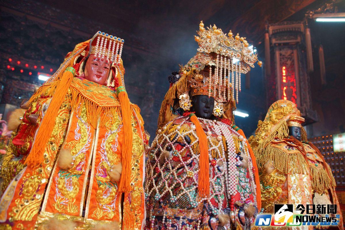 ▲斗六媽與白沙屯粉面媽將聯袂出巡。（圖／記者郭春輝攝，2017.04.14）