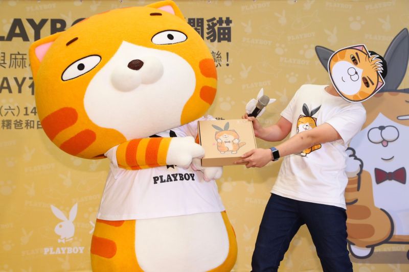 ▲白爛貓夜市擺攤賣PIZZA？　聯名T恤簽名會大膽表態。（圖／公關照片）