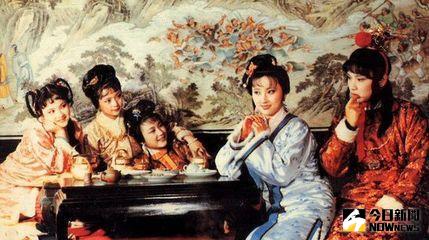 她是被欽點的王熙鳳，為愛自殺，年僅28歲。