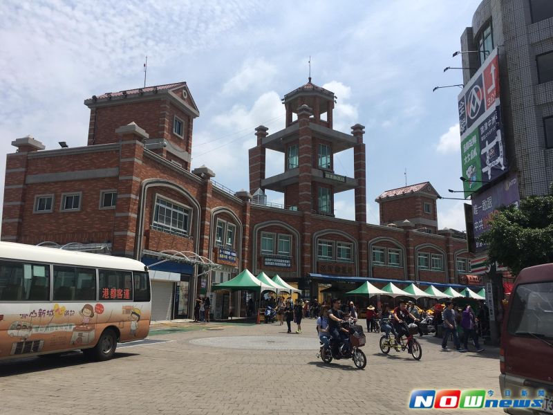 ▲【旗津渡船站】為地標之一，建物設計特殊且具美感。（圖／記者宋德威攝，2017.4.9）